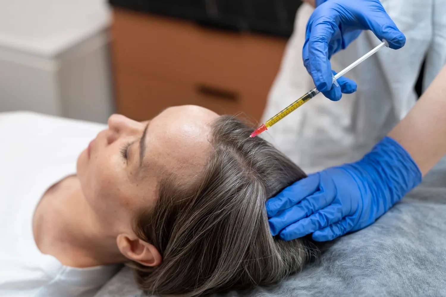 Exosome vs PRP: Which Treatment Is Better for Hair and Skin Rejuvenation?